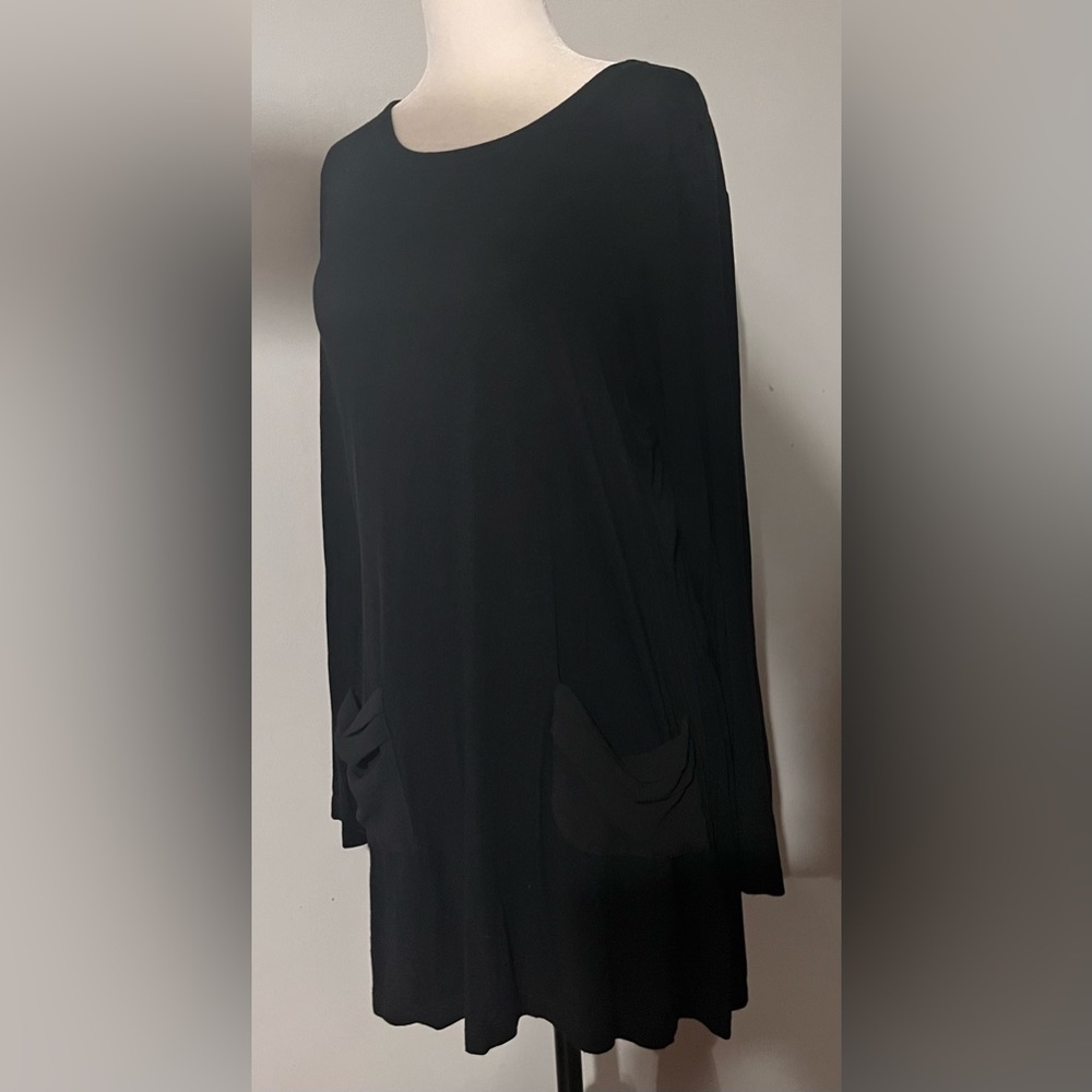 NWOT LOGO Long Sleeved Tunic w/ Pockets and Bussel in Black!!